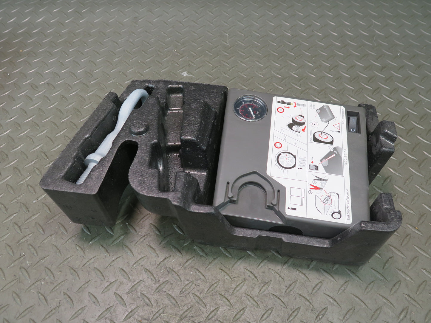 2011-2018 Porsche Cayenne 958 Spare Tire Lift Jack Tool KIT Compressor Foam Set