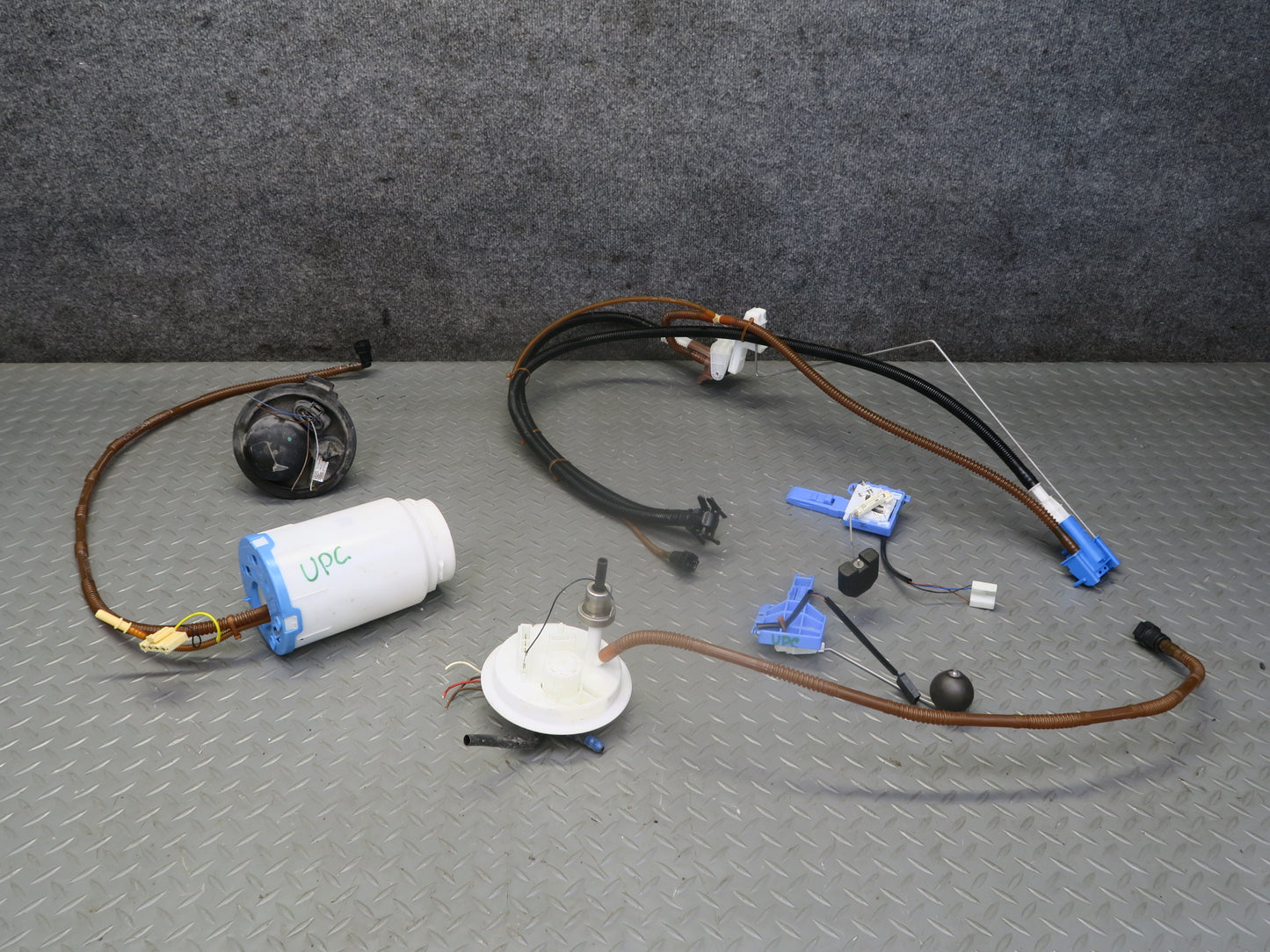 2011-2018 Porsche Cayenne 958 4.8L Fuel Pump Level Sensor Sending Unit Set