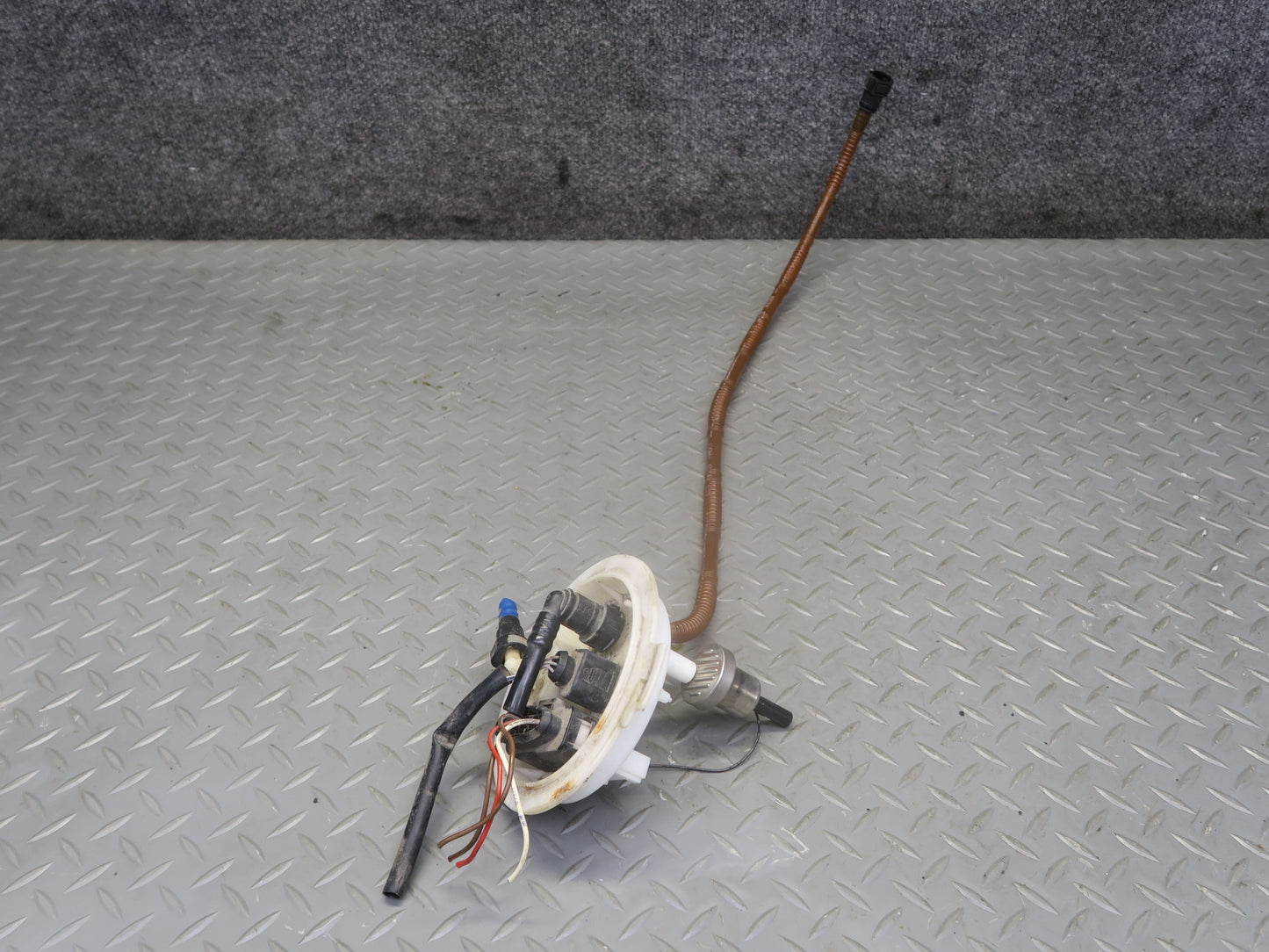 2011-2018 Porsche Cayenne 958 4.8L Fuel Pump Level Sensor Sending Unit Set