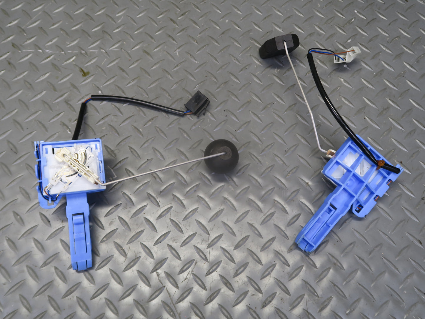 2011-2018 Porsche Cayenne 958 4.8L Fuel Pump Level Sensor Sending Unit Set