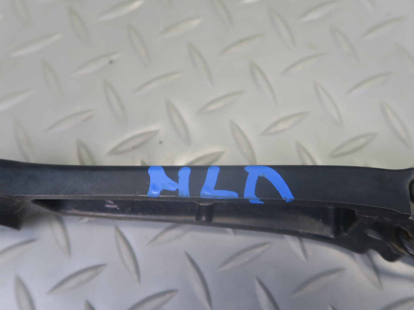 2017-2020 Maserati Levante M161 Front Left & Right Windshield Wiper Arm Set of 2