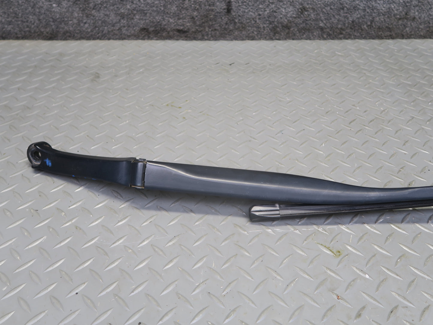 2017-2020 Maserati Levante M161 Front Left & Right Windshield Wiper Arm Set of 2