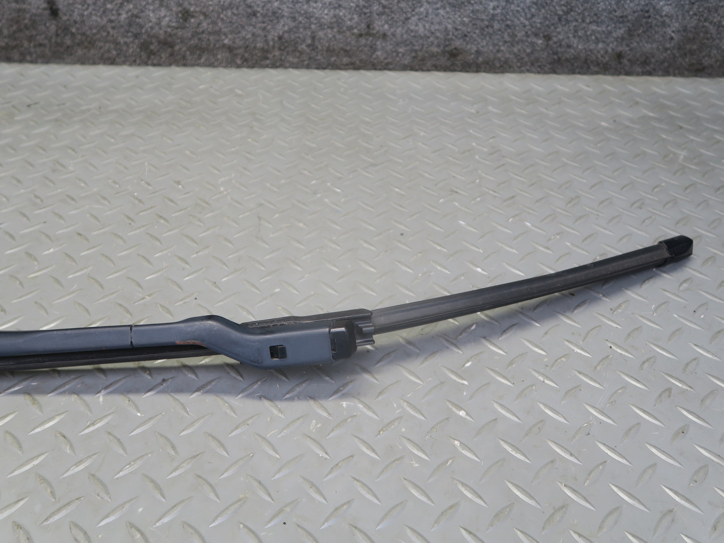 2017-2020 Maserati Levante M161 Front Left & Right Windshield Wiper Arm Set of 2