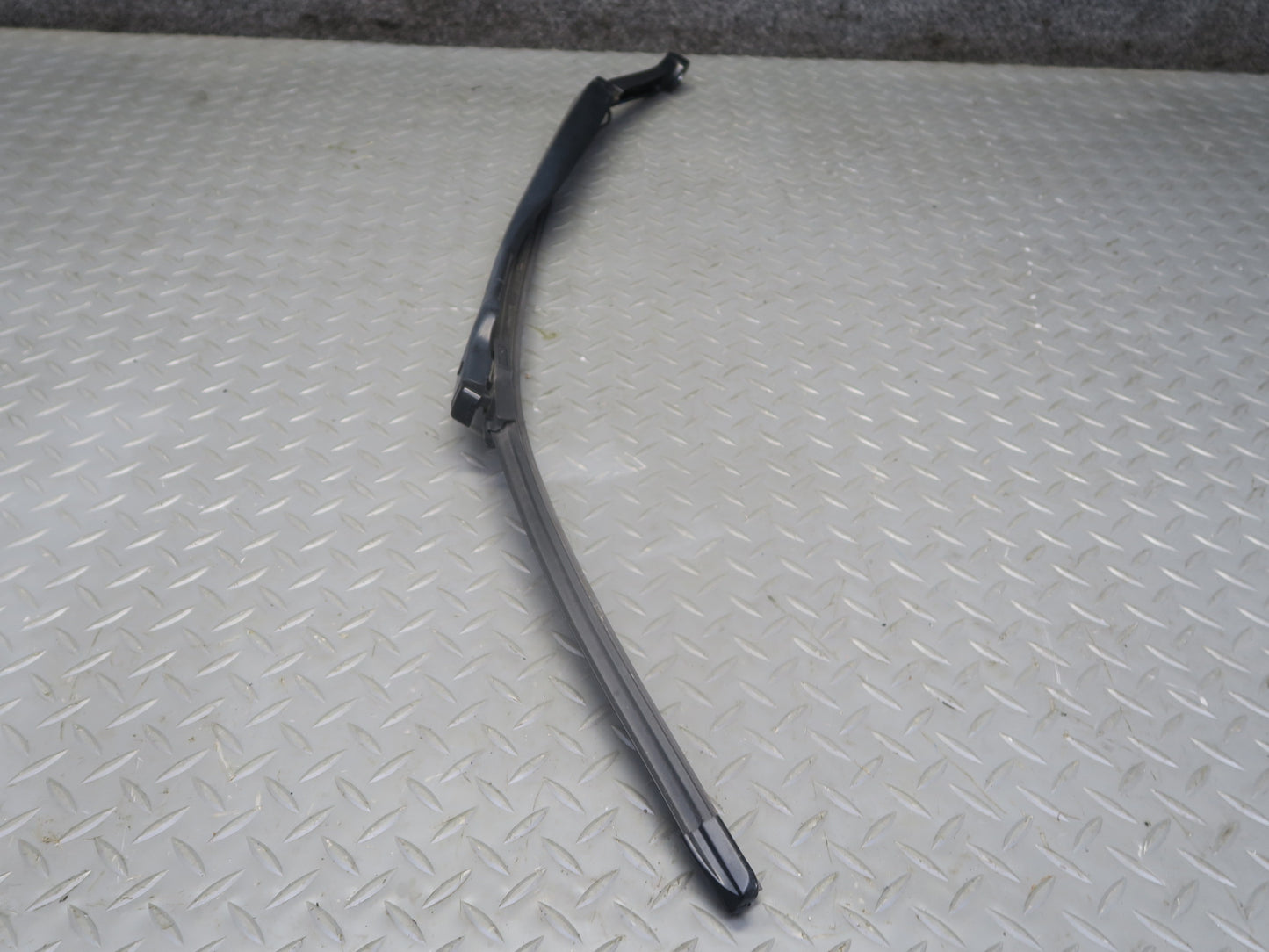 2017-2020 Maserati Levante M161 Front Left & Right Windshield Wiper Arm Set of 2