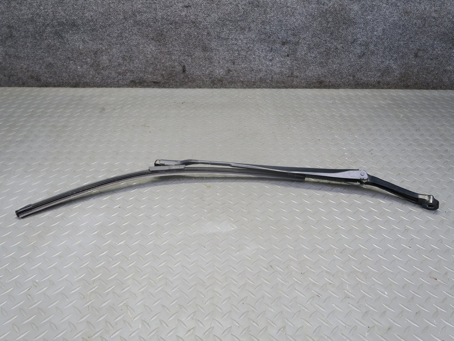 2017-2020 Maserati Levante M161 Front Left & Right Windshield Wiper Arm Set of 2