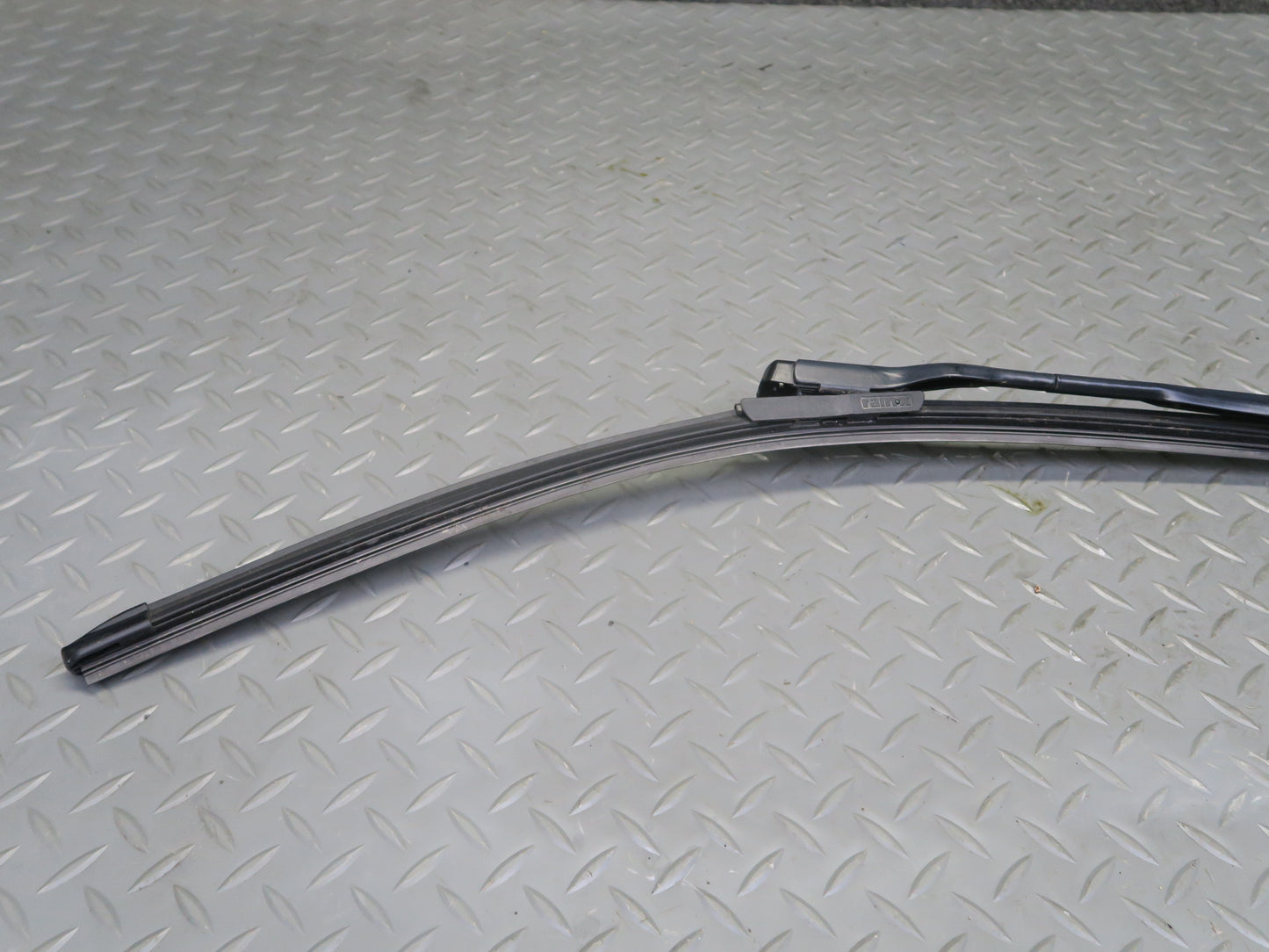 2017-2020 Maserati Levante M161 Front Left & Right Windshield Wiper Arm Set of 2