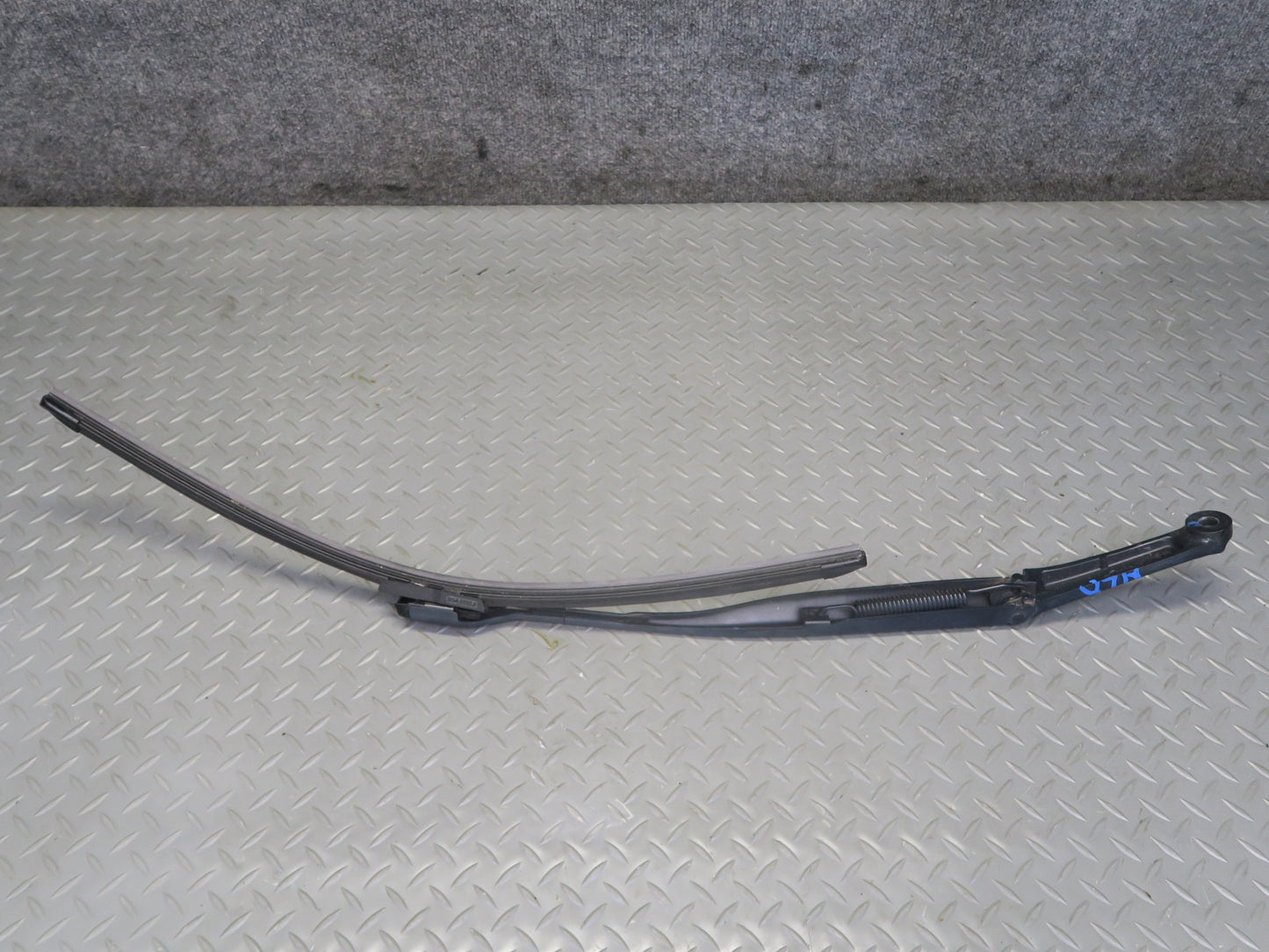 2017-2020 Maserati Levante M161 Front Left & Right Windshield Wiper Arm Set of 2
