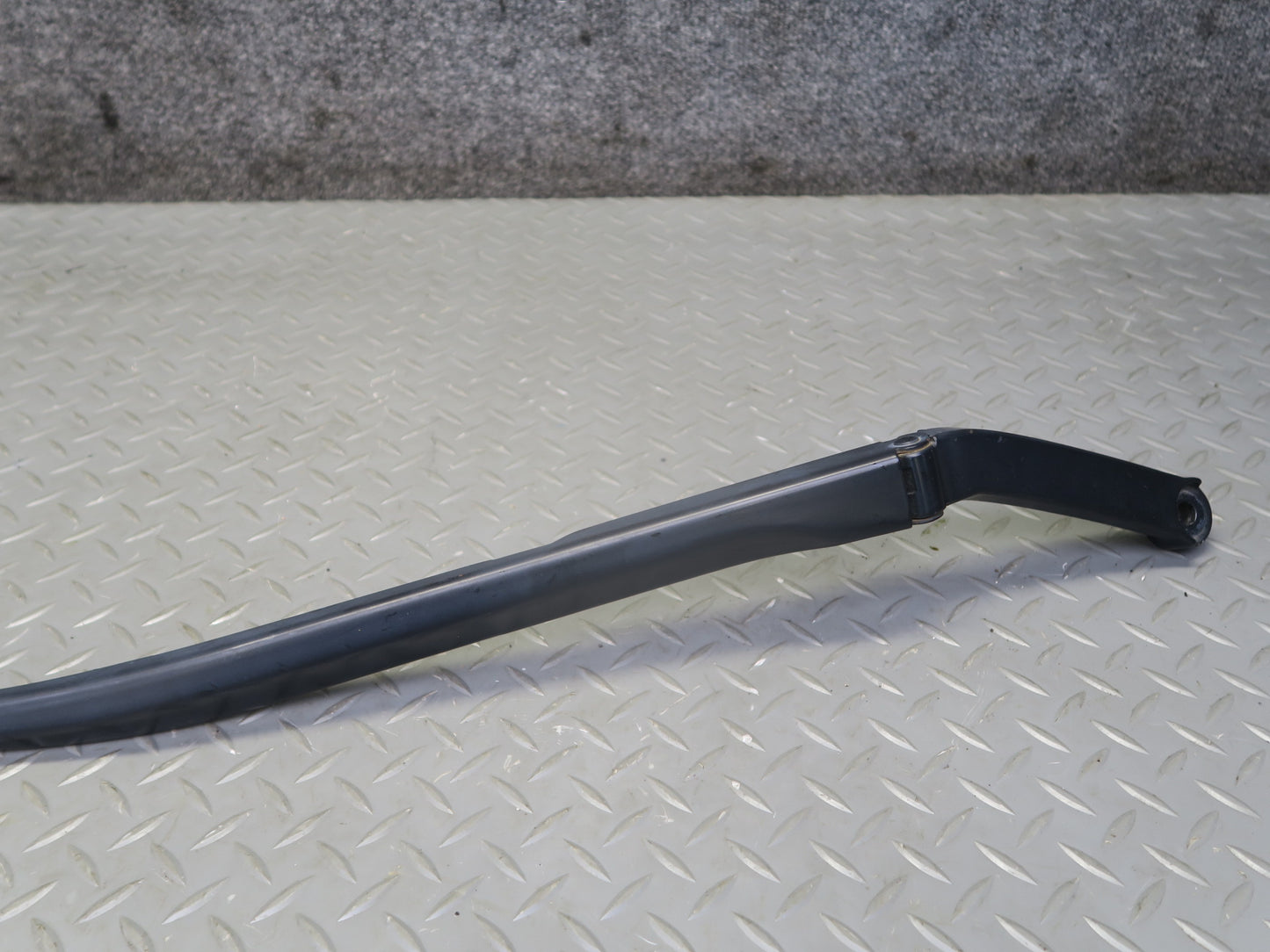 2017-2020 Maserati Levante M161 Front Left & Right Windshield Wiper Arm Set of 2