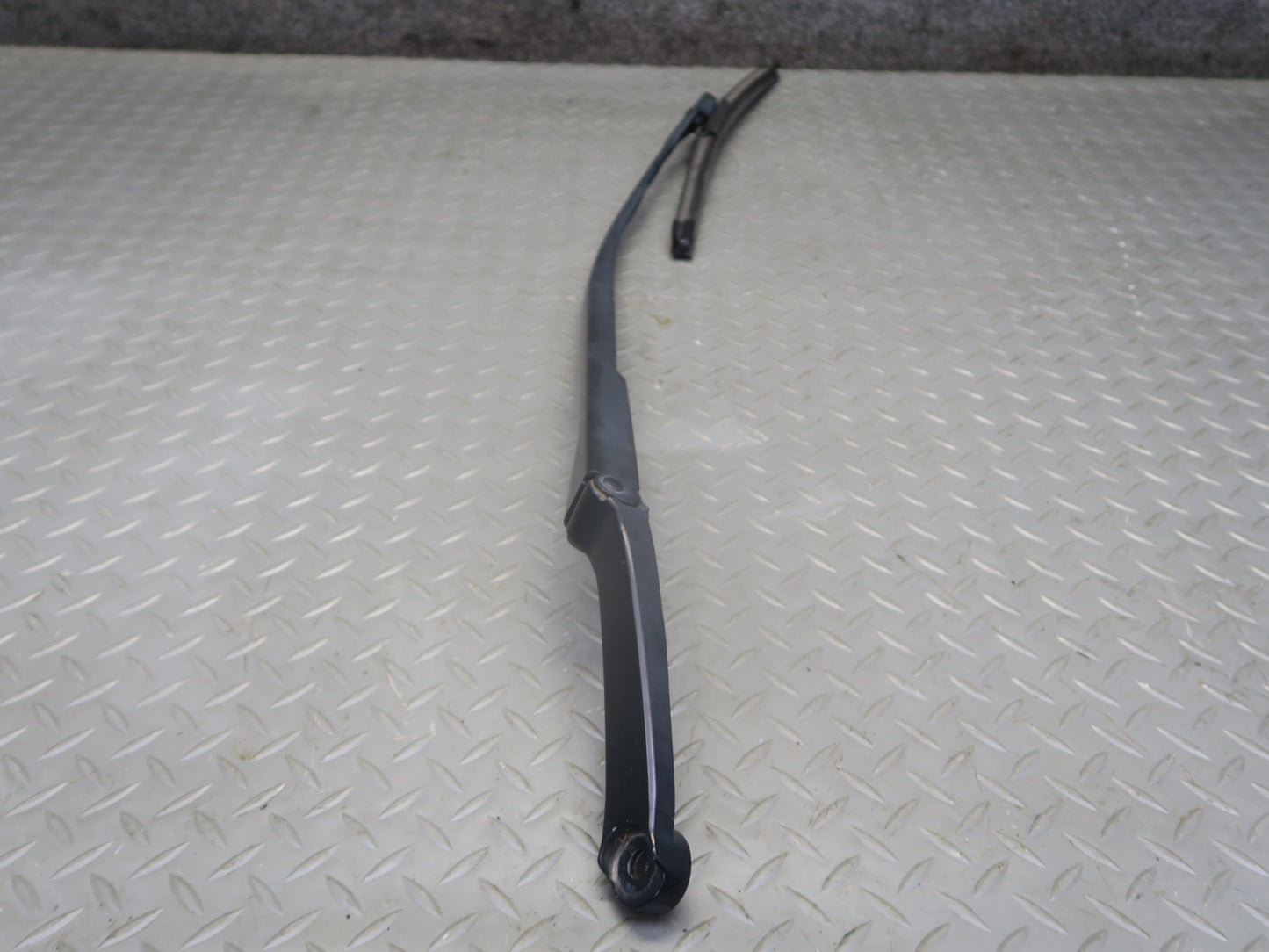 2017-2020 Maserati Levante M161 Front Left & Right Windshield Wiper Arm Set of 2