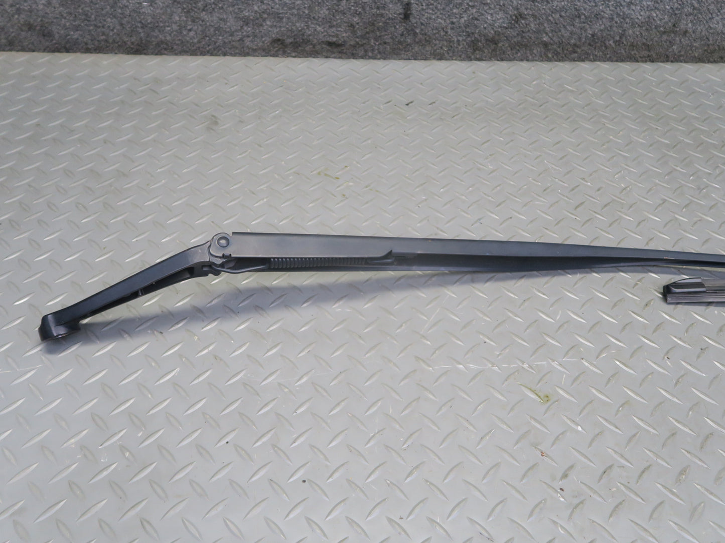 2017-2020 Maserati Levante M161 Front Left & Right Windshield Wiper Arm Set of 2