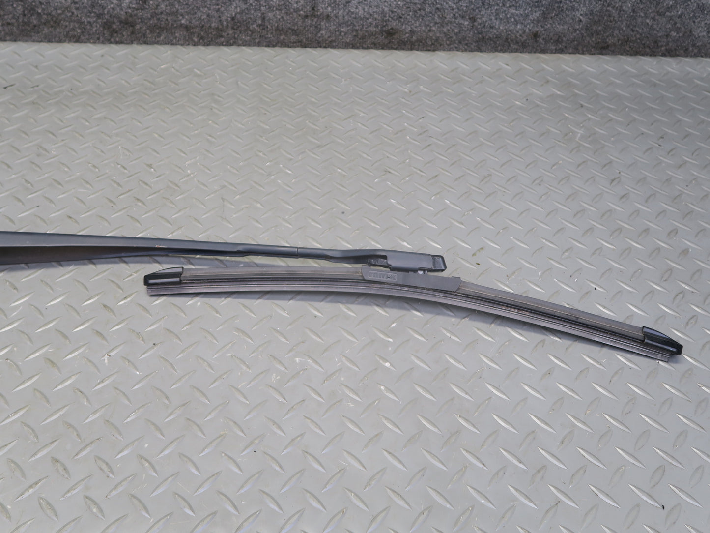 2017-2020 Maserati Levante M161 Front Left & Right Windshield Wiper Arm Set of 2