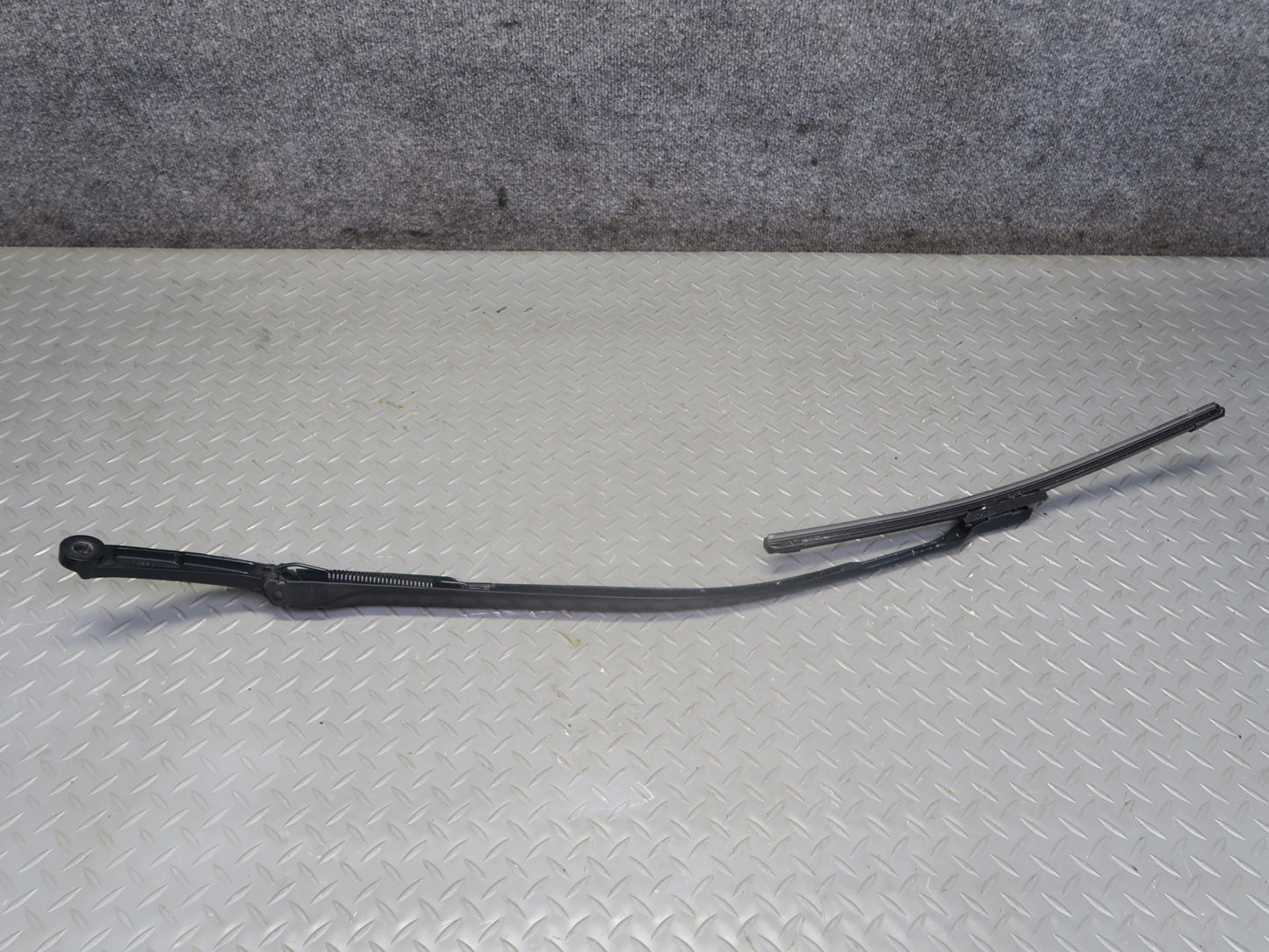 2017-2020 Maserati Levante M161 Front Left & Right Windshield Wiper Arm Set of 2