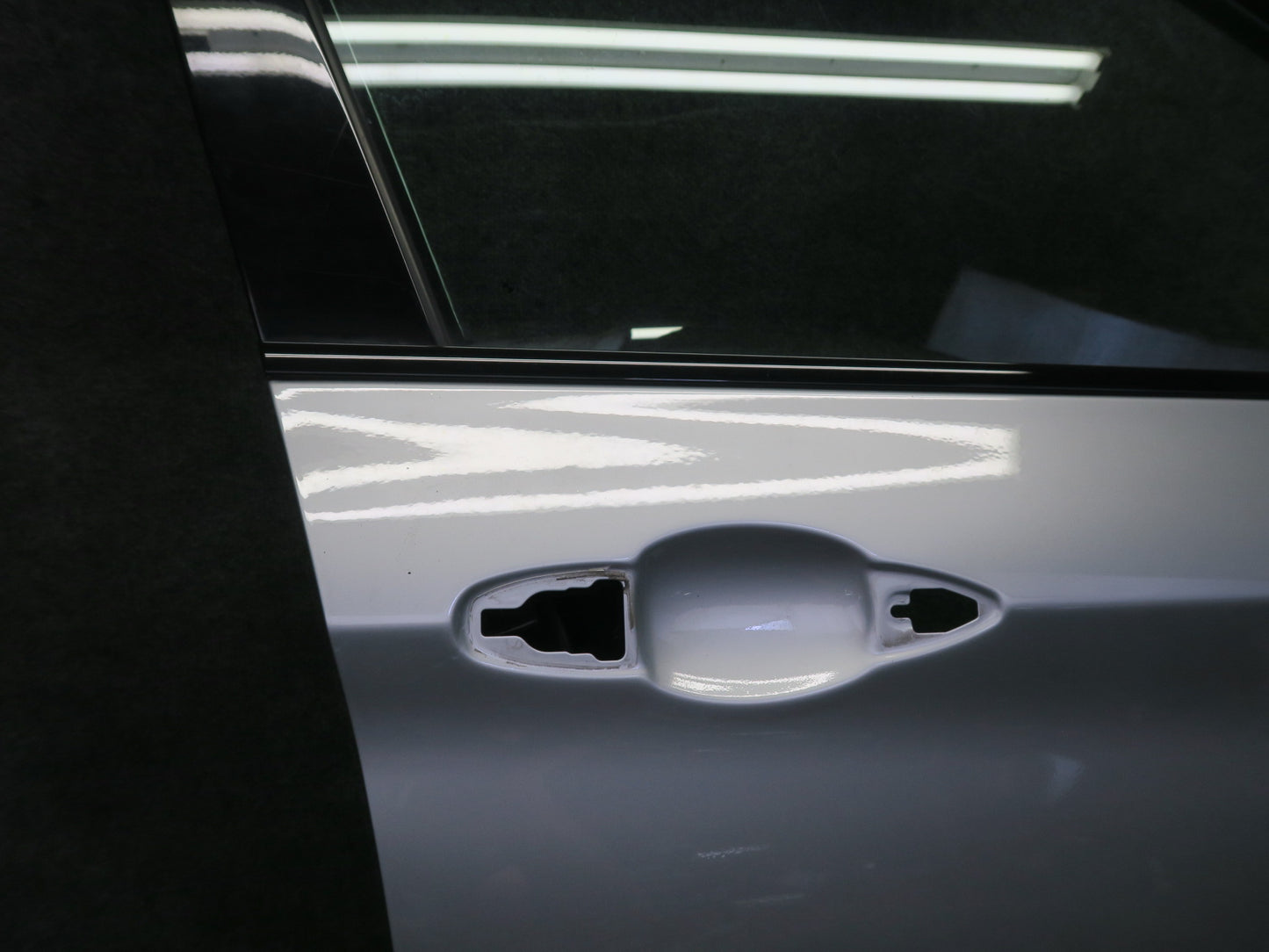 2014-2018 BMW F15 X5 Front Right Side Door Shell Panel Silver W/ Glass