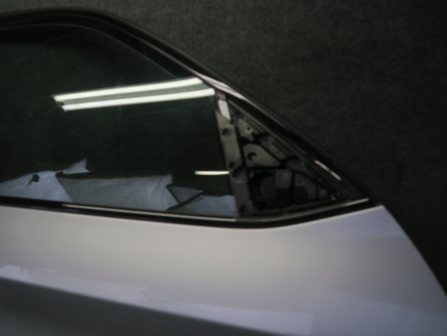 2014-2018 BMW F15 X5 Front Right Side Door Shell Panel Silver W/ Glass