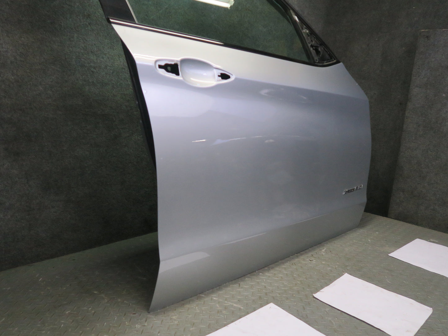 2014-2018 BMW F15 X5 Front Right Side Door Shell Panel Silver W/ Glass
