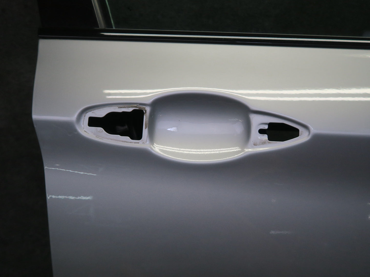 2014-2018 BMW F15 X5 Front Right Side Door Shell Panel Silver W/ Glass