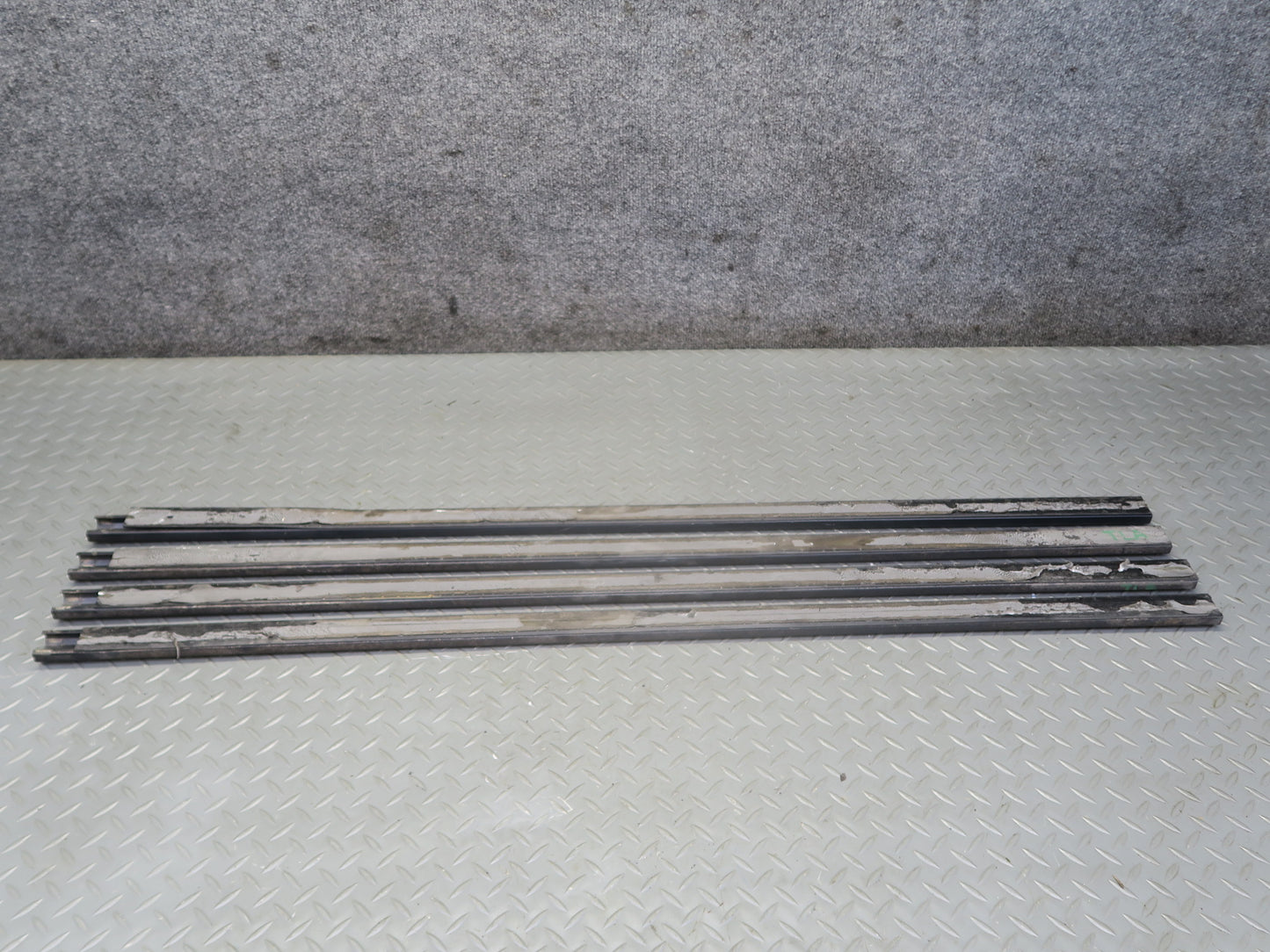 1991-1994 Toyota Land Cruiser FJ80 Roof Molding w Cover & Bolts Set