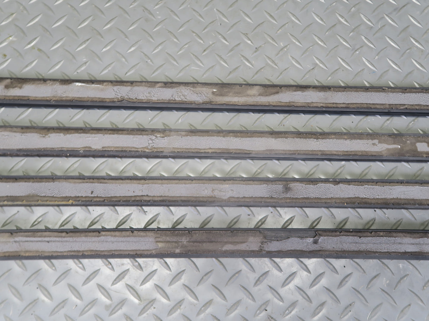 1991-1994 Toyota Land Cruiser FJ80 Roof Molding w Cover & Bolts Set