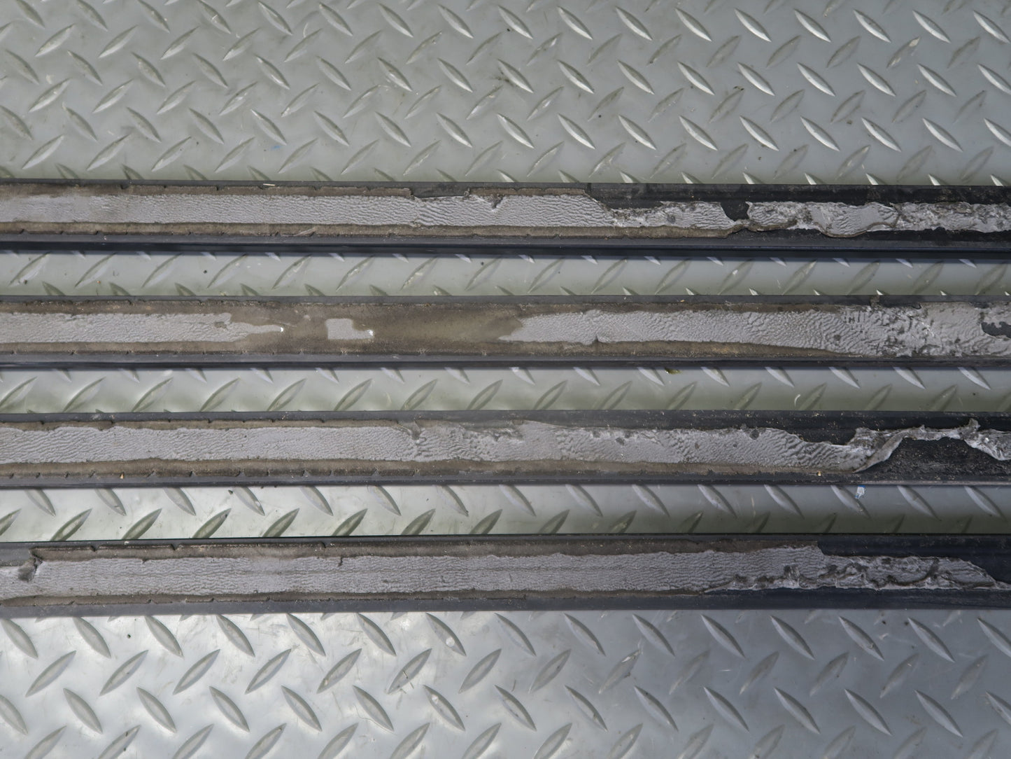 1991-1994 Toyota Land Cruiser FJ80 Roof Molding w Cover & Bolts Set