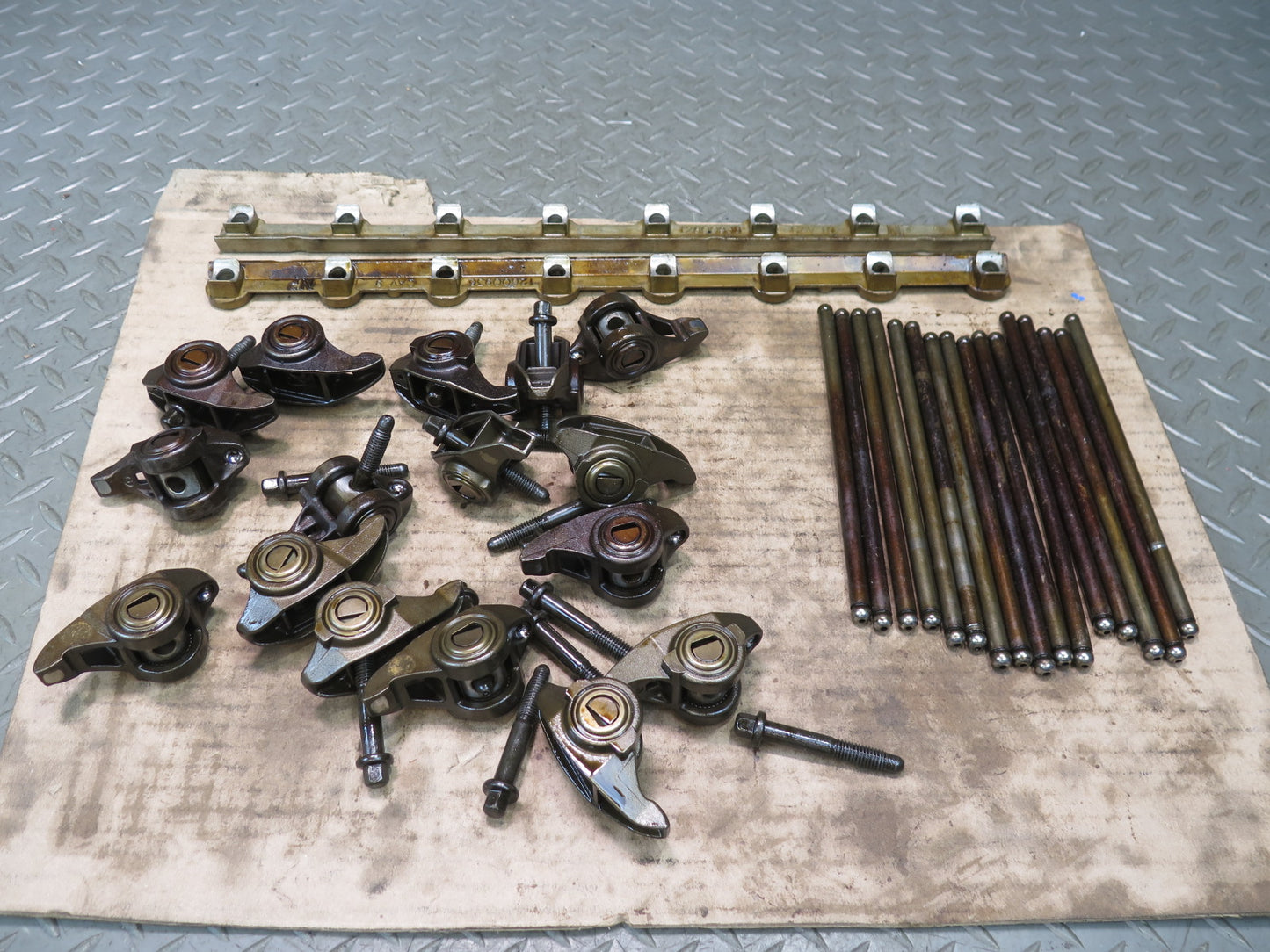 12-14 Cadillac Escalade 6.2L L94 Engine Rocker Arm Support Guide Set