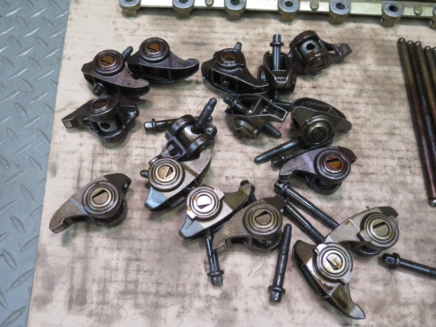 12-14 Cadillac Escalade 6.2L L94 Engine Rocker Arm Support Guide Set