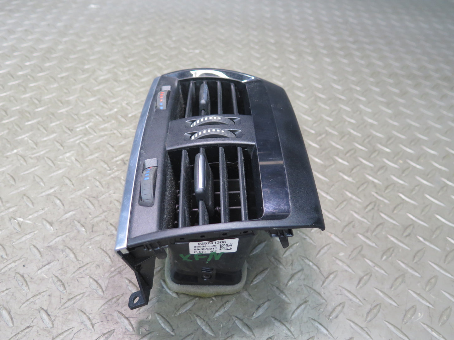 2014-2018 BMW F15 X5 Rear Center Console A/C Air Vent Grille 9252013