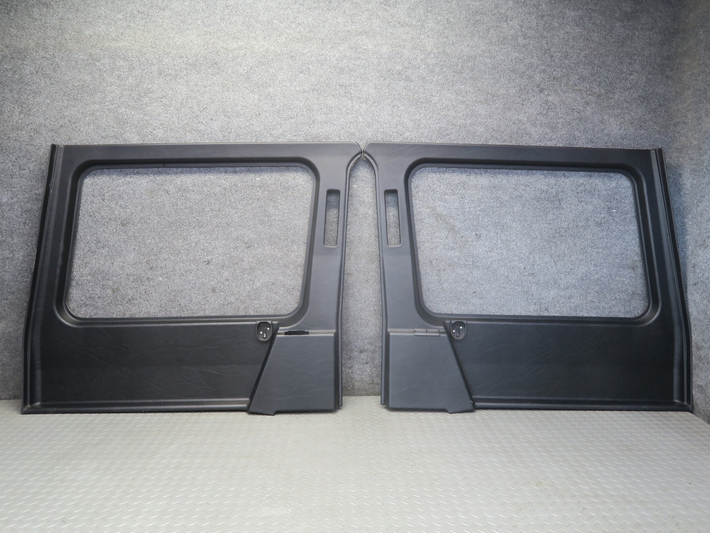 2002-2005 Mercedes W463 G500 Rear Left & Right Quarter Trim Cover Panel Set of 2