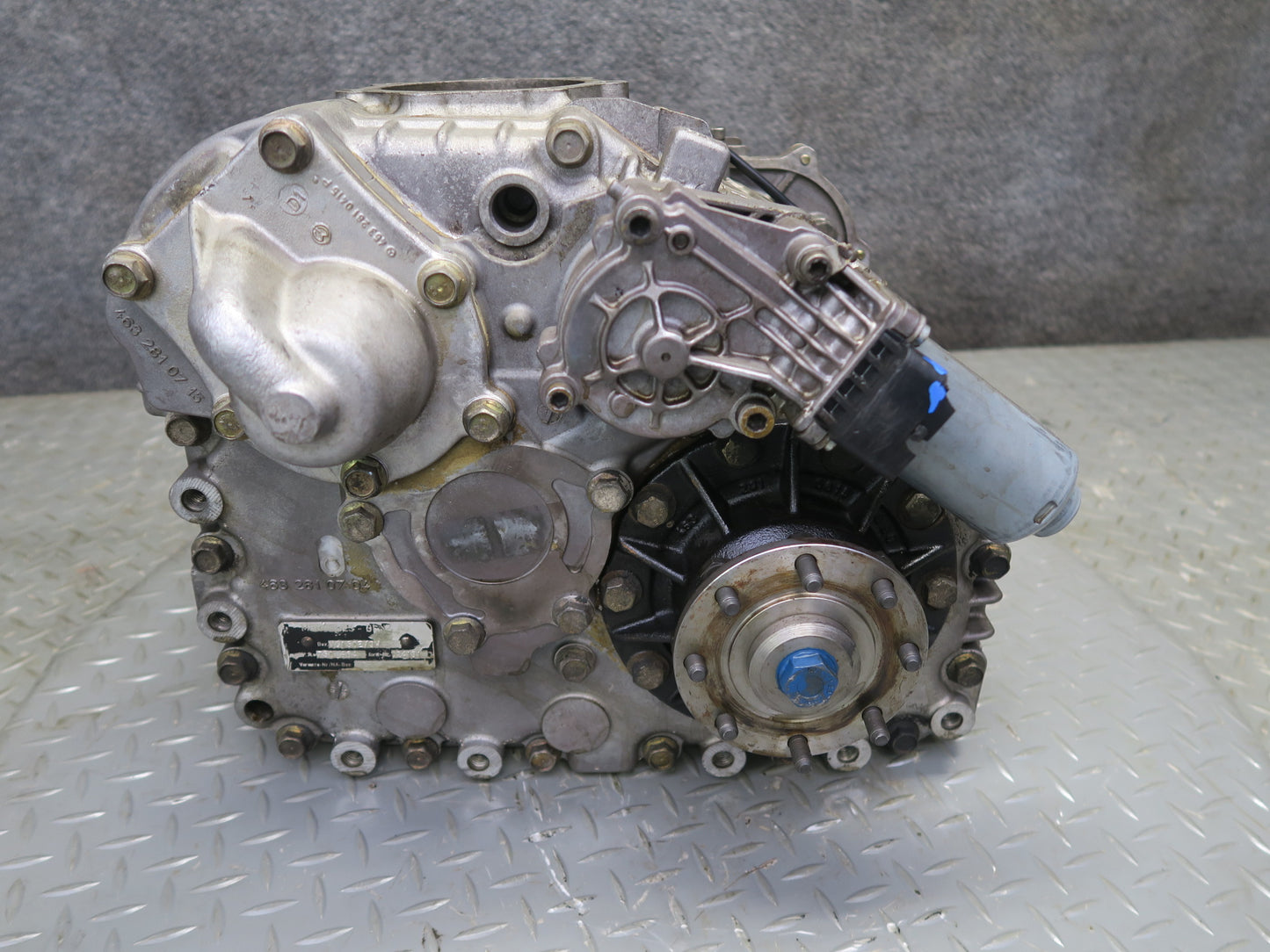 2002-2012 Mercedes W463 G500 Transfer Case Box Motor Assembly 4632810704
