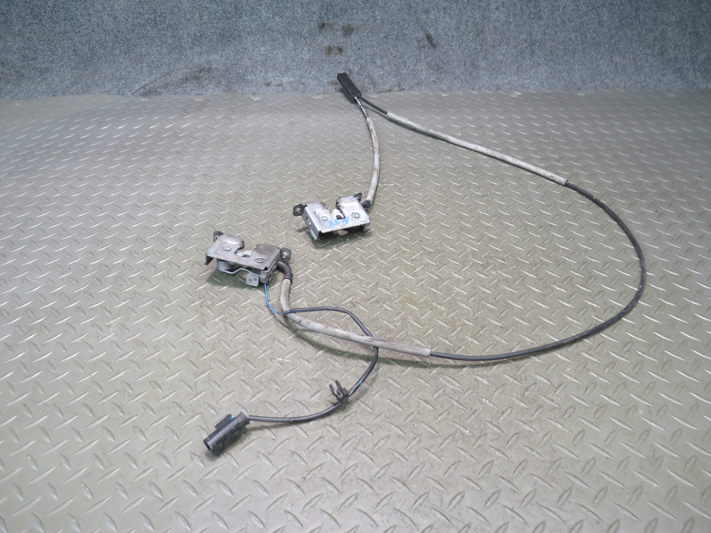 2014-2018 BMW F15 X5 Front Left & Right Hood Lock Latch w Cable