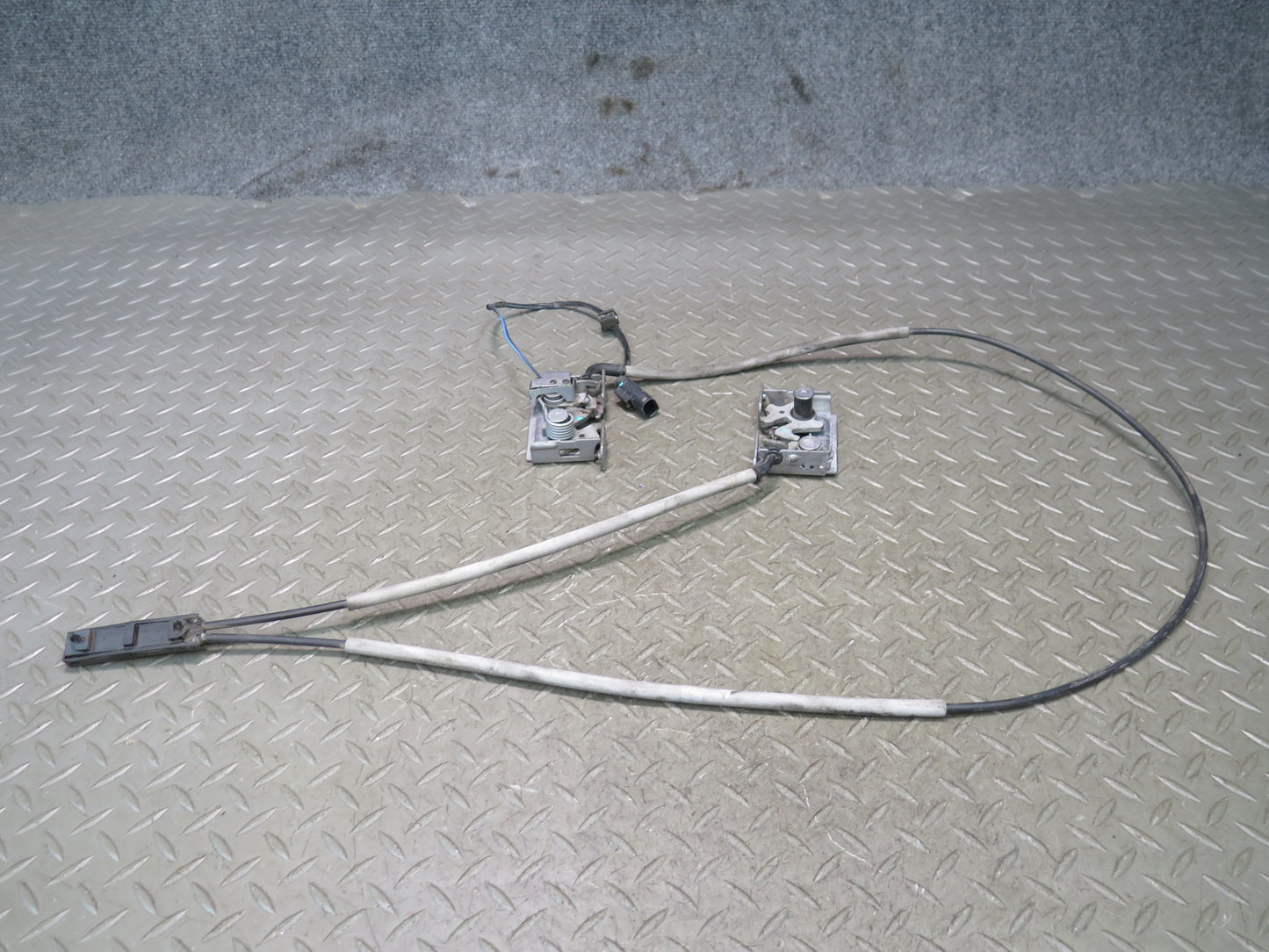 2014-2018 BMW F15 X5 Front Left & Right Hood Lock Latch w Cable