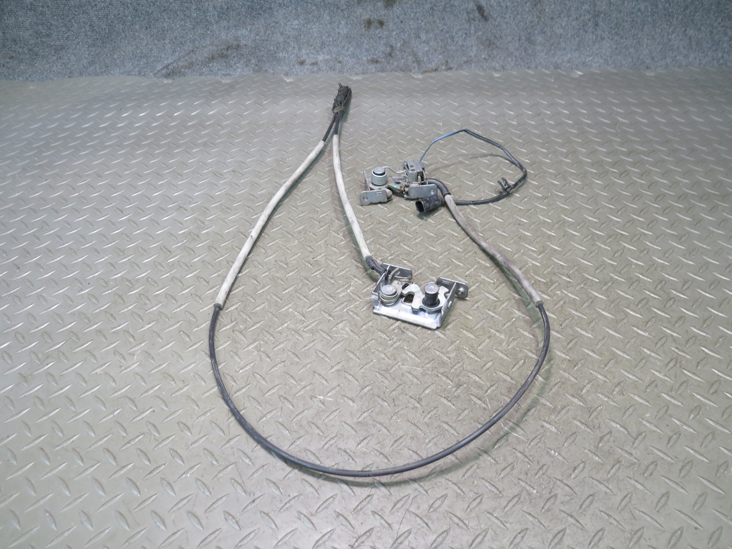 2014-2018 BMW F15 X5 Front Left & Right Hood Lock Latch w Cable