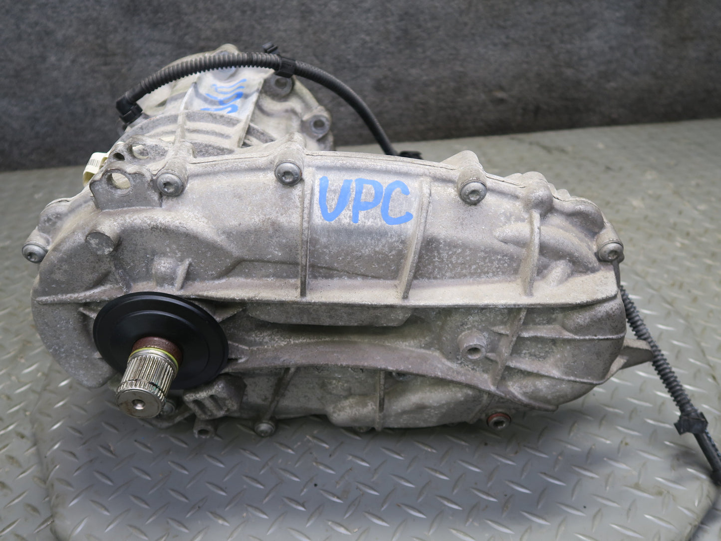 11-14 Porsche Cayenne 958 4.8L AWD Transmission Transfer Case Box w Motor