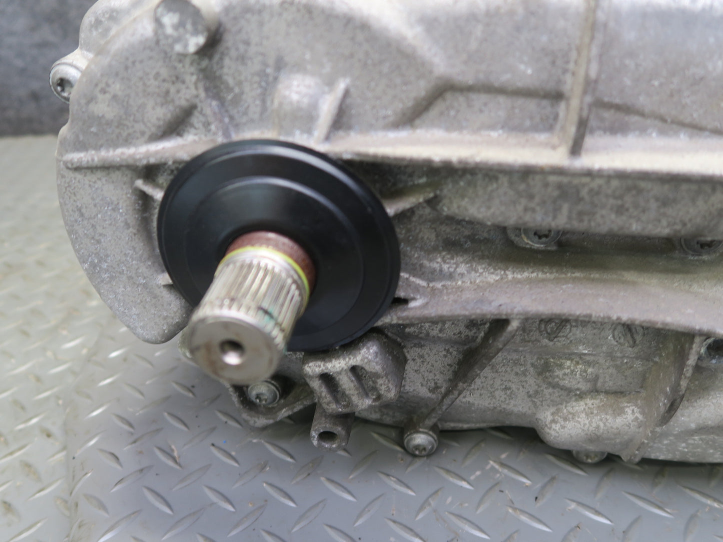 11-14 Porsche Cayenne 958 4.8L AWD Transmission Transfer Case Box w Motor