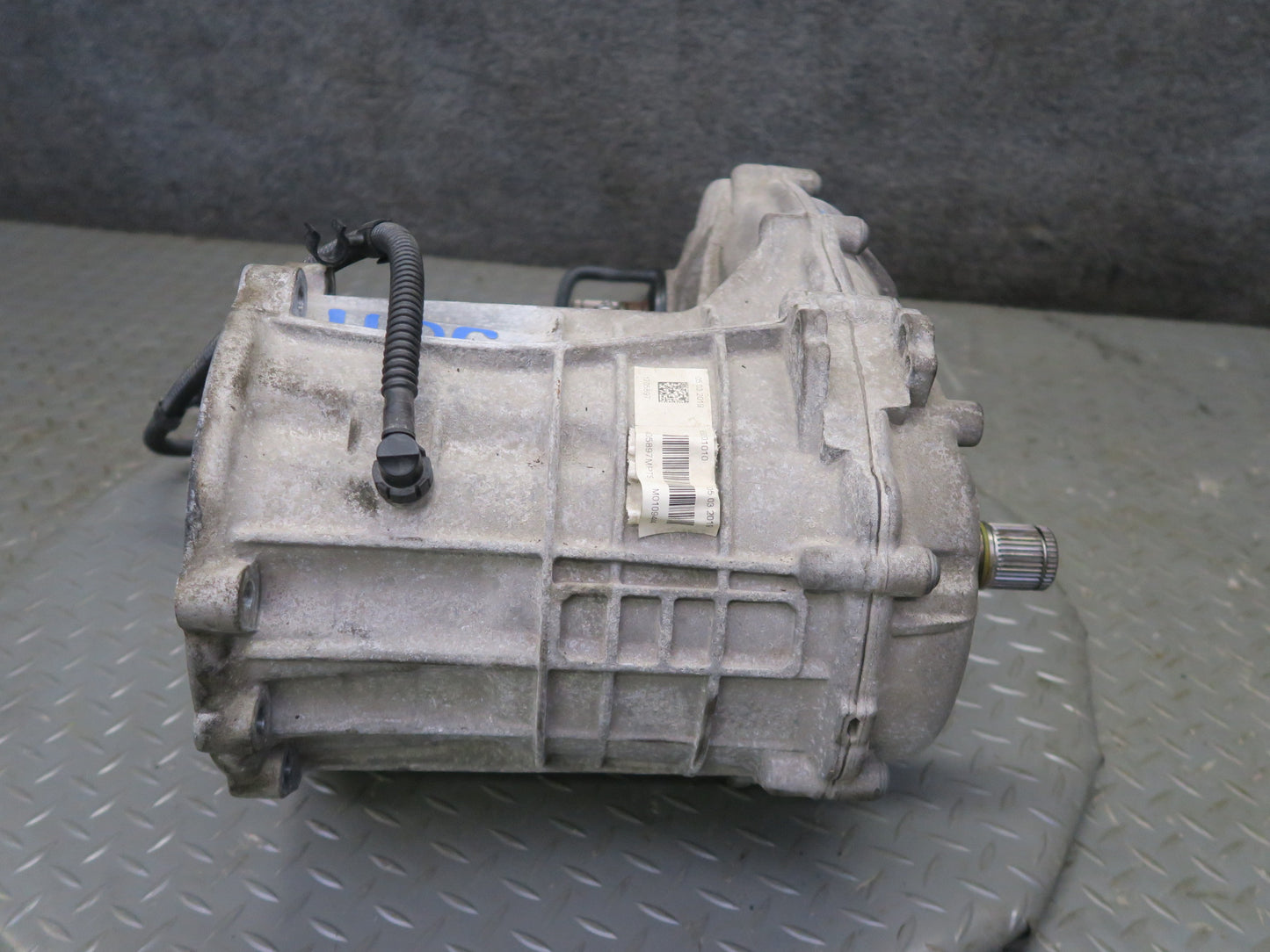 11-14 Porsche Cayenne 958 4.8L AWD Transmission Transfer Case Box w Motor