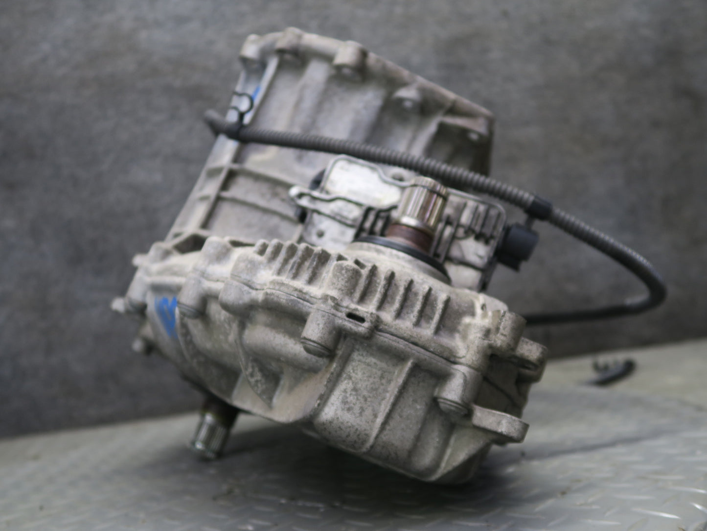11-14 Porsche Cayenne 958 4.8L AWD Transmission Transfer Case Box w Motor