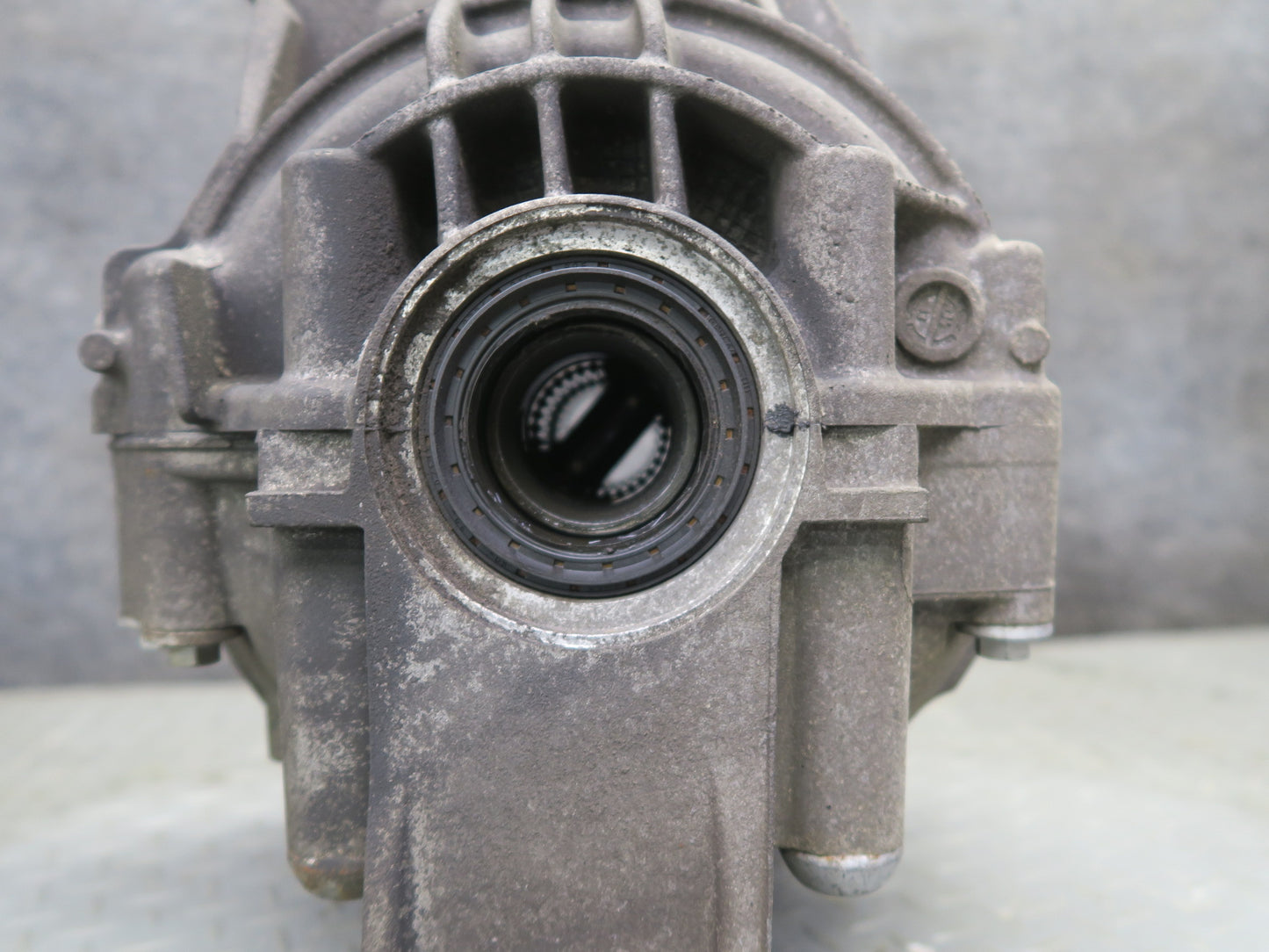 13-18 Porsche Cayenne 958 GTS AWD Rear Axle Differential Carrier 2.92 Ratio