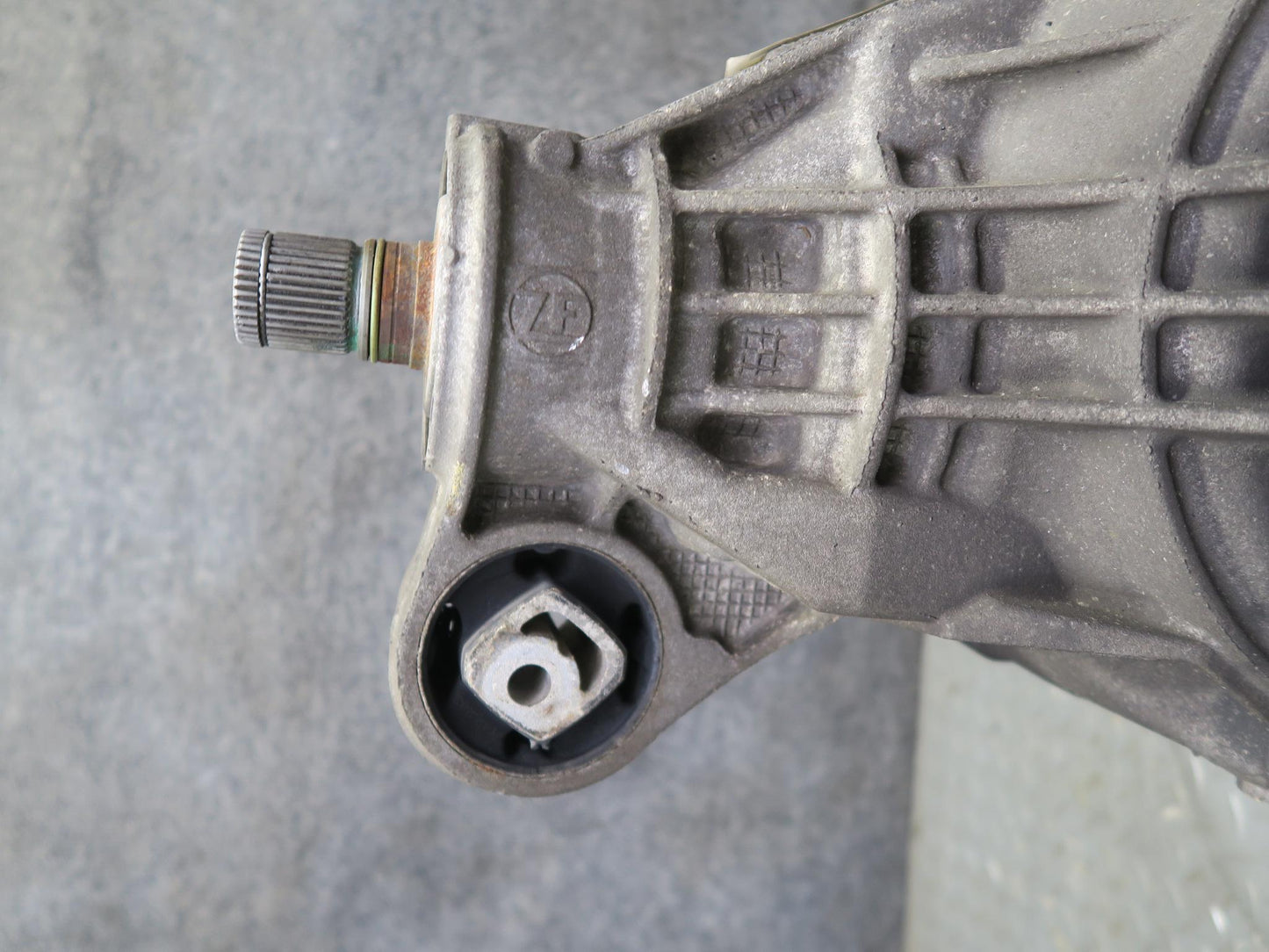 13-18 Porsche Cayenne 958 GTS AWD Rear Axle Differential Carrier 2.92 Ratio