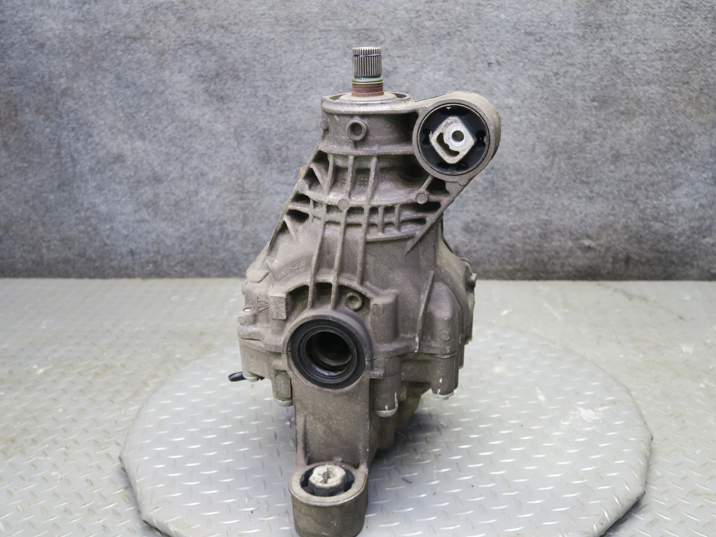 13-18 Porsche Cayenne 958 GTS AWD Rear Axle Differential Carrier 2.92 Ratio