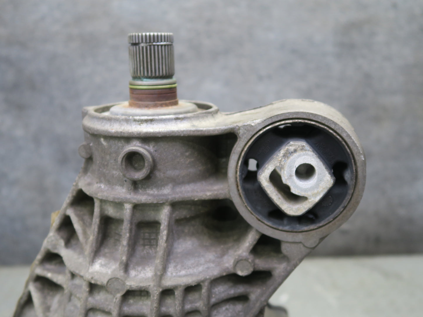 13-18 Porsche Cayenne 958 GTS AWD Rear Axle Differential Carrier 2.92 Ratio