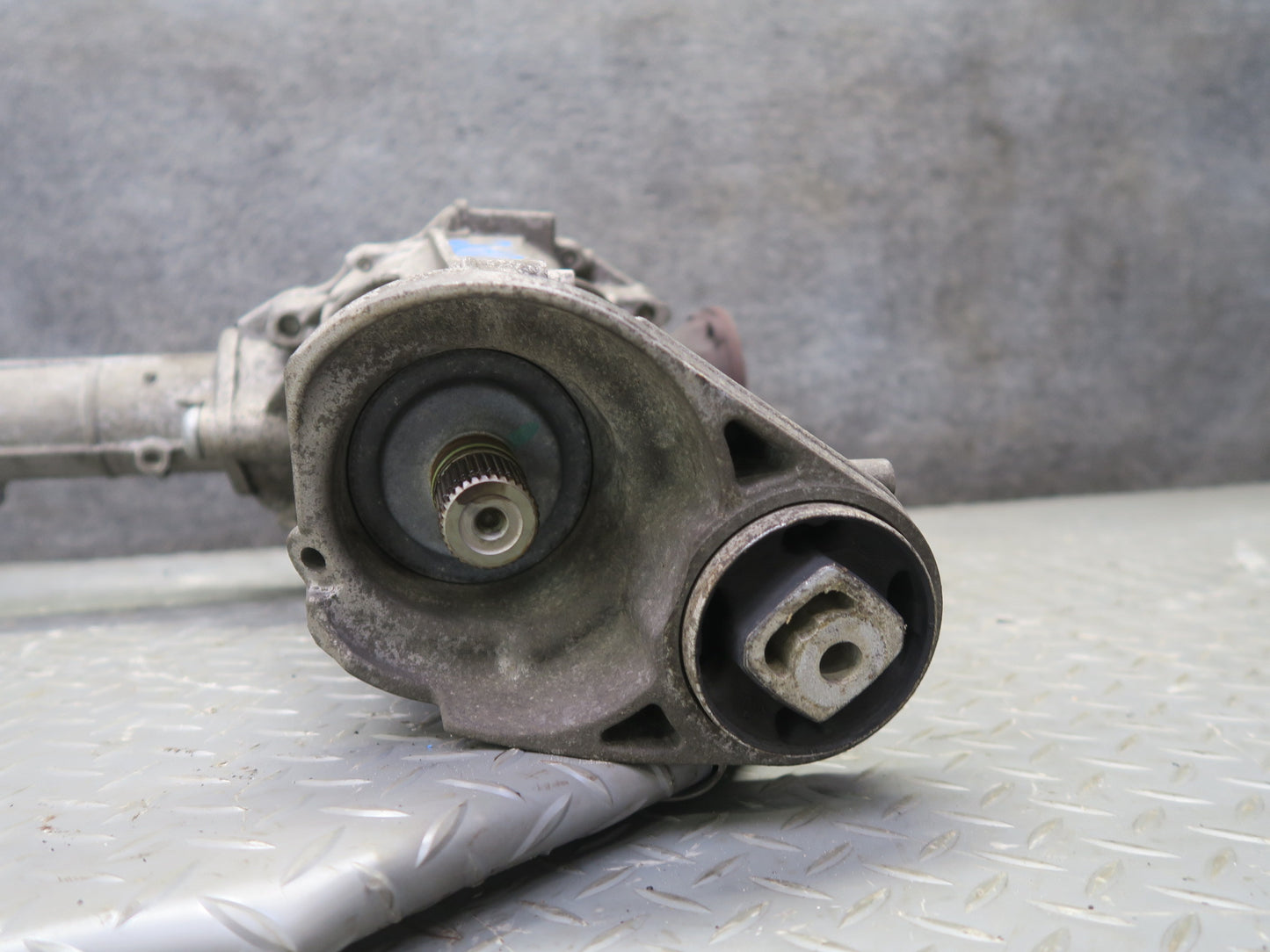 2011-2014 Porsche Cayenne 958 4.8L NA Front Axle Differential Carrier 2.92 124k