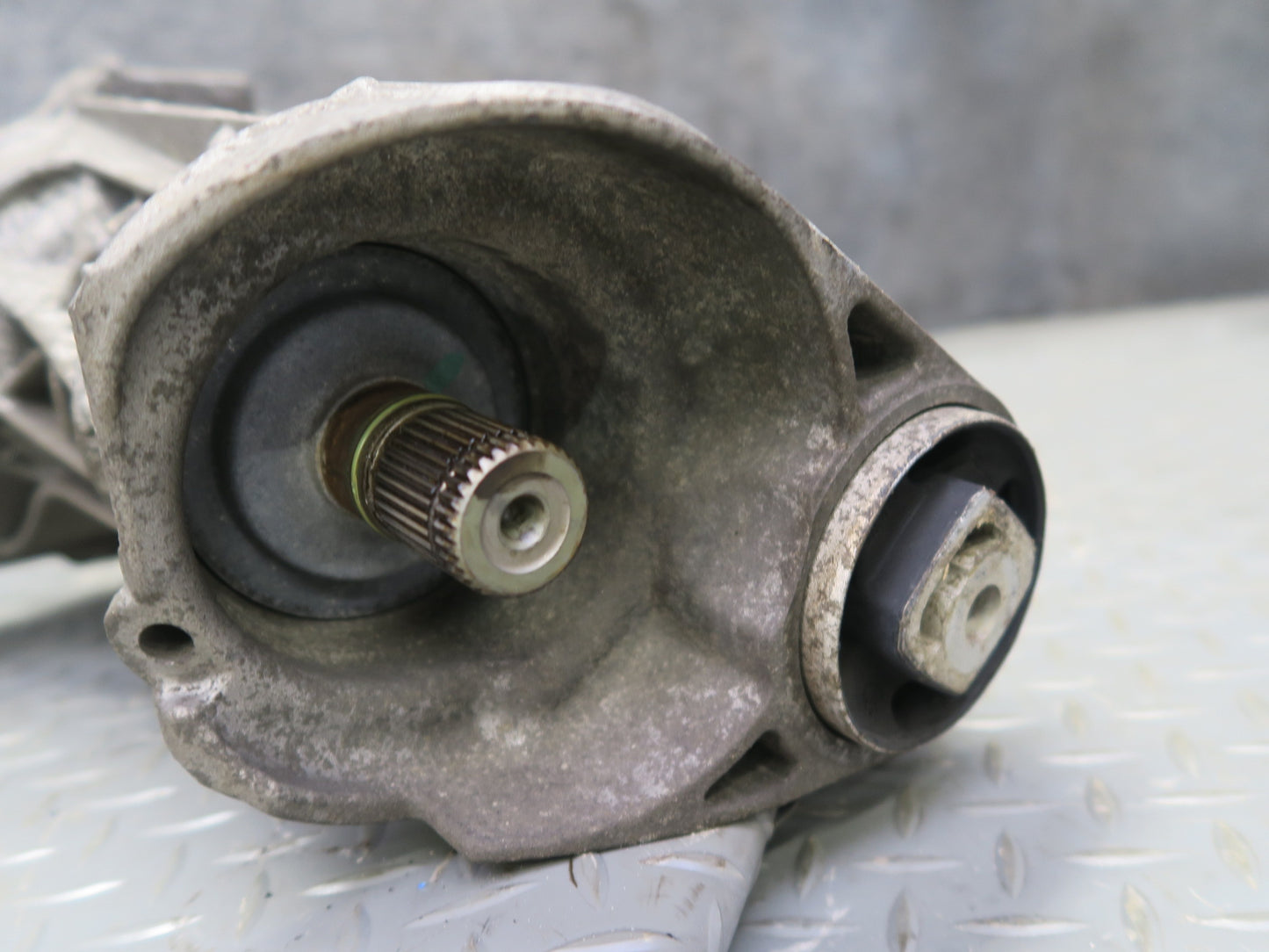 2011-2014 Porsche Cayenne 958 4.8L NA Front Axle Differential Carrier 2.92 124k