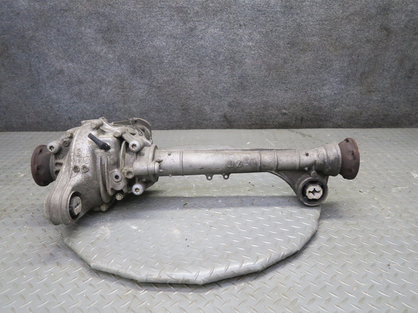 2011-2014 Porsche Cayenne 958 4.8L NA Front Axle Differential Carrier 2.92 124k