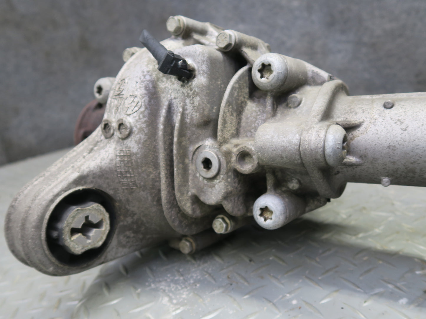 2011-2014 Porsche Cayenne 958 4.8L NA Front Axle Differential Carrier 2.92 124k