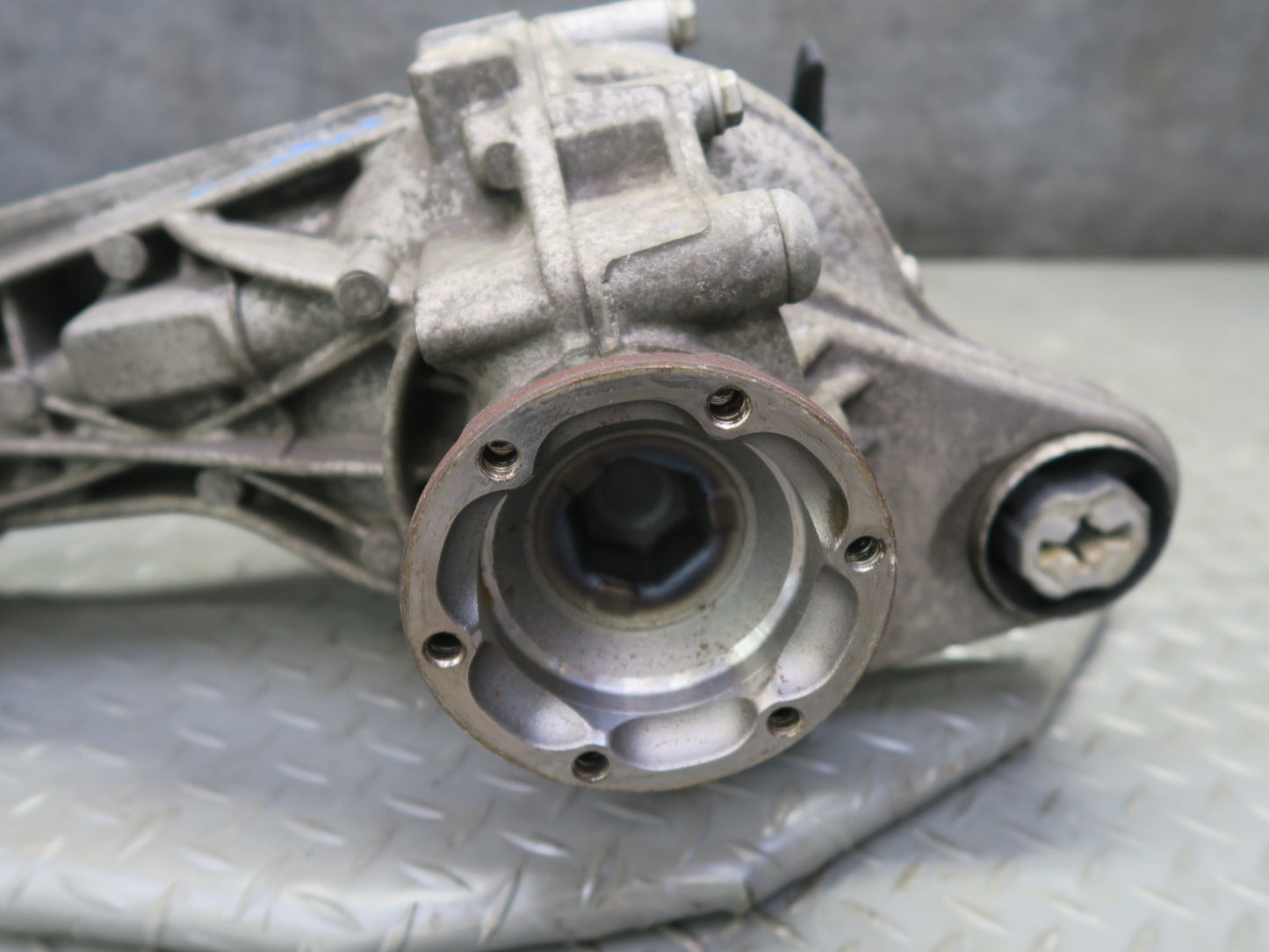 2011-2014 Porsche Cayenne 958 4.8L NA Front Axle Differential Carrier 2.92 124k