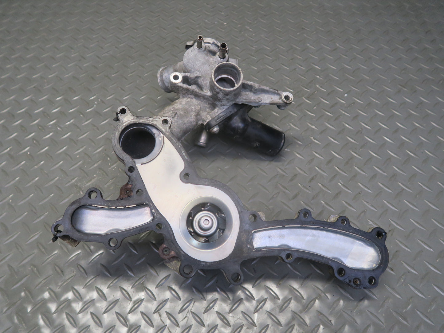 06-13 Lexus GSE20L IS250 2.5L 4GRFSE Engine Motor Water Pump w Thermostat OEM