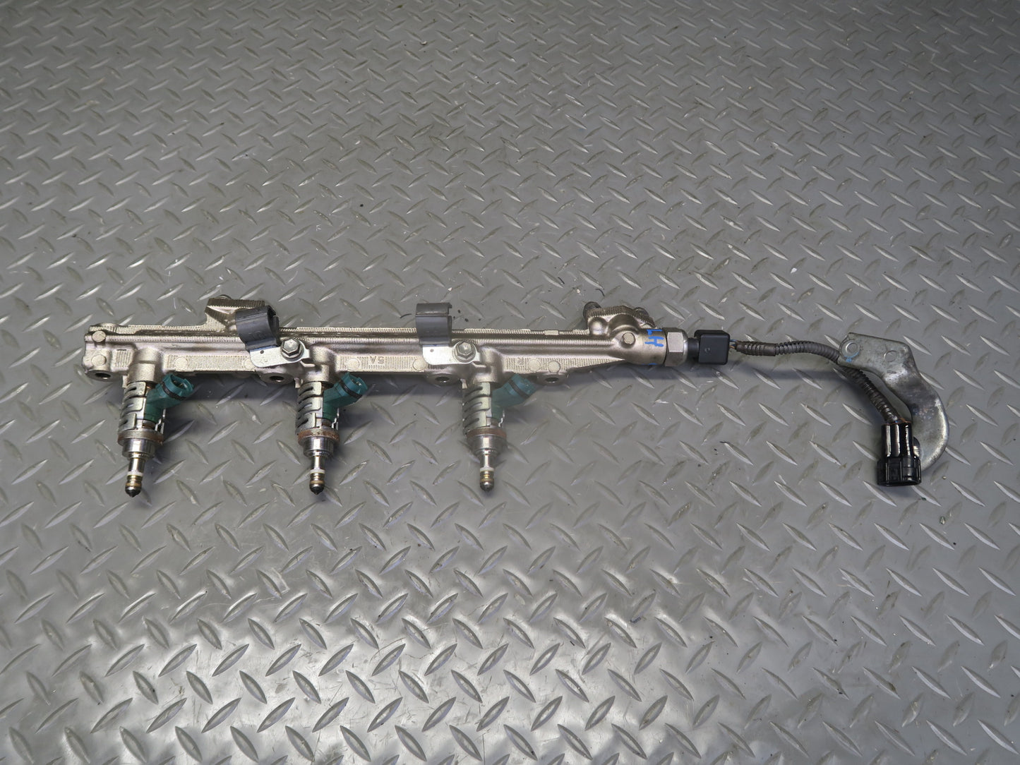 06-13 Lexus IS250 2GRFSE 2.5L Right Side Fuel Rail w Injector Set OEM