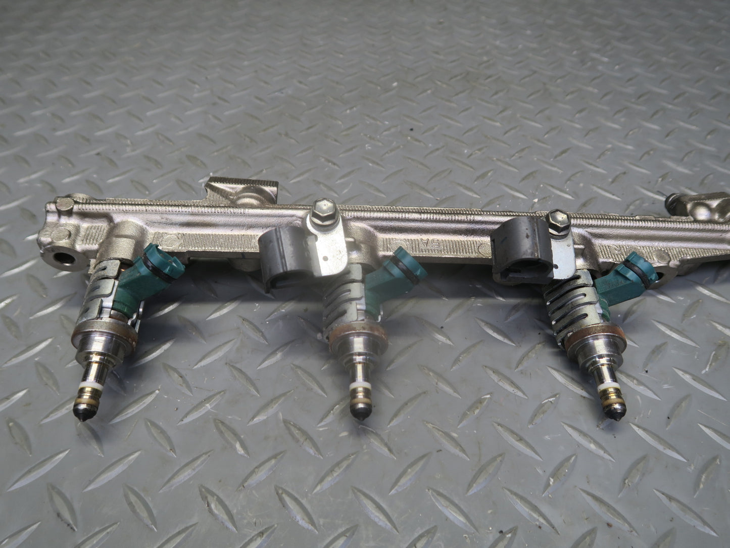 06-13 Lexus IS250 2GRFSE 2.5L Right Side Fuel Rail w Injector Set OEM