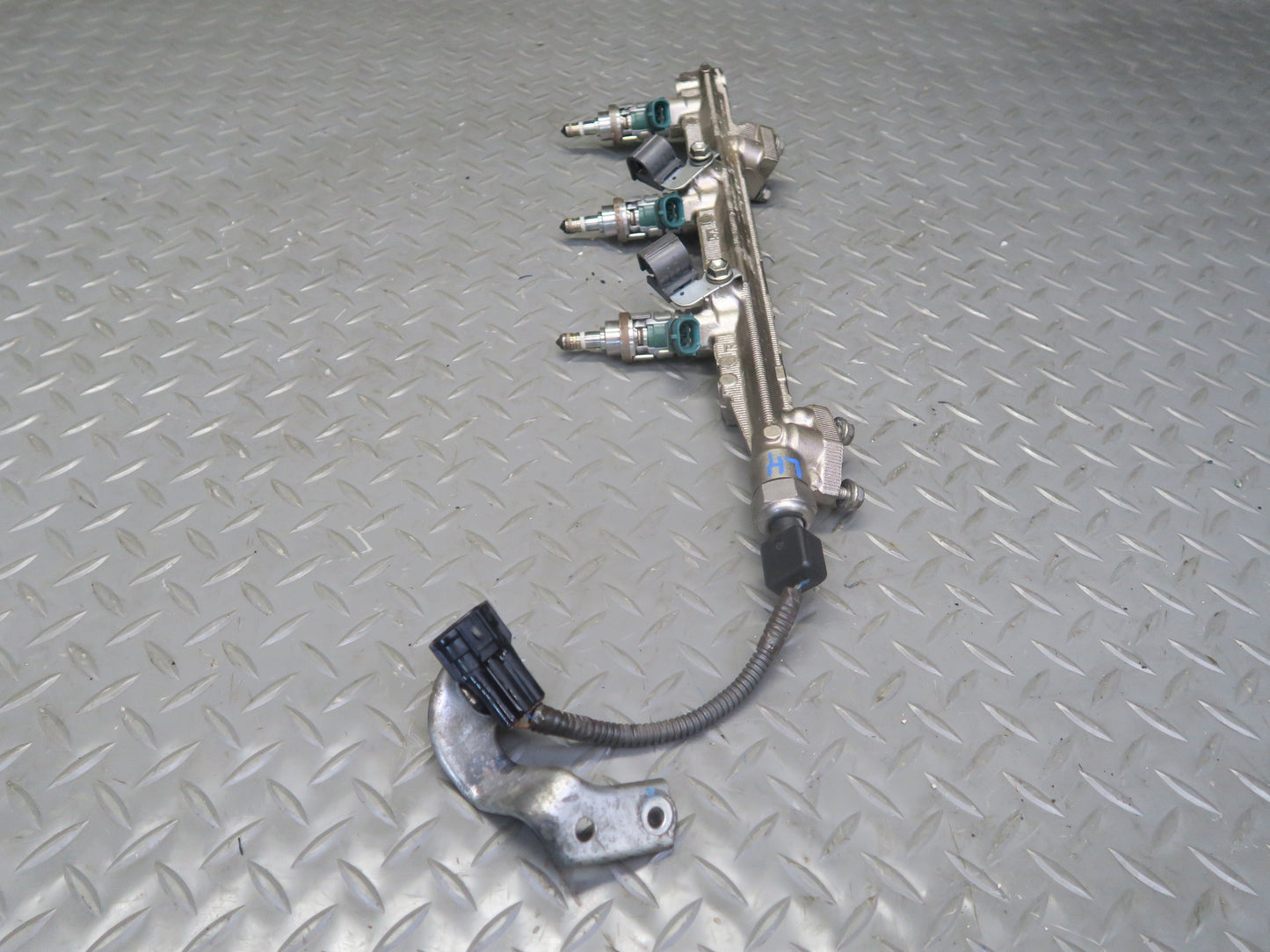 06-13 Lexus IS250 2GRFSE 2.5L Right Side Fuel Rail w Injector Set OEM