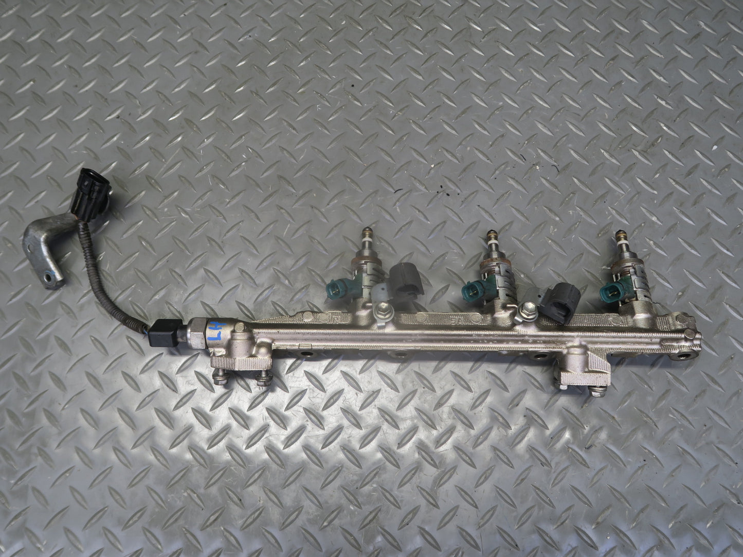 06-13 Lexus IS250 2GRFSE 2.5L Right Side Fuel Rail w Injector Set OEM