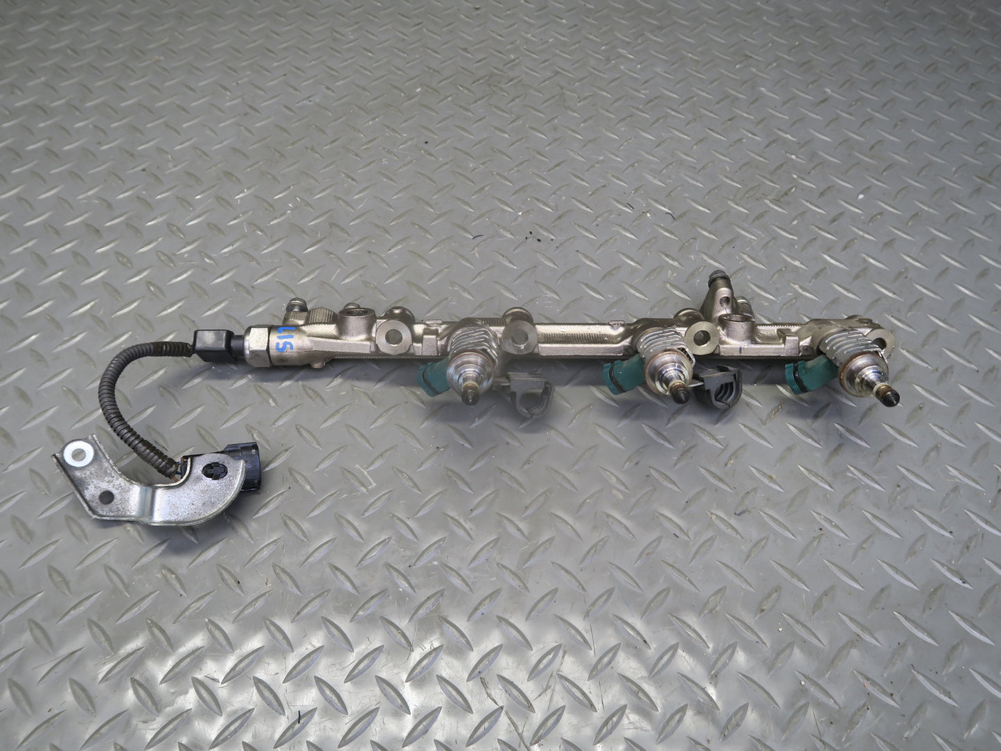 06-13 Lexus IS250 2GRFSE 2.5L Right Side Fuel Rail w Injector Set OEM